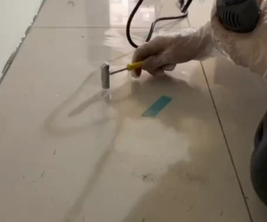 芦淞瓷砖开裂维修公司专业分享瓷砖在铺贴前如果没有沥干水分，将会导致以下问题
